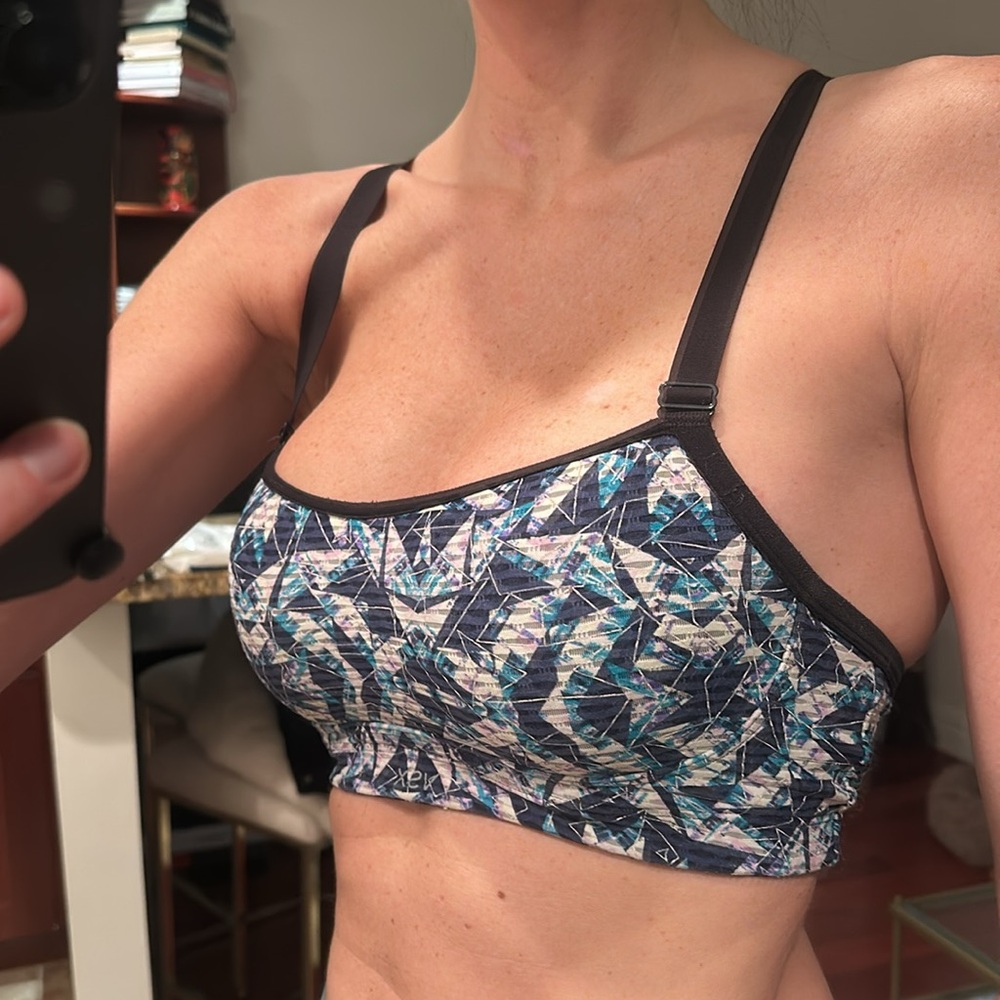 32d Victoria secret sports bra